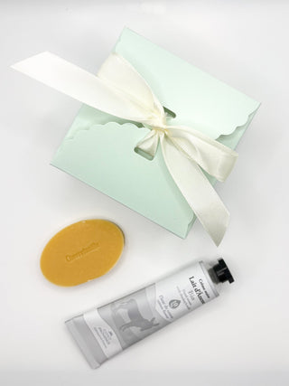 Pack cadeau - un petit savon et une crème mains au Lait d'ânesse Bio - Fee maison